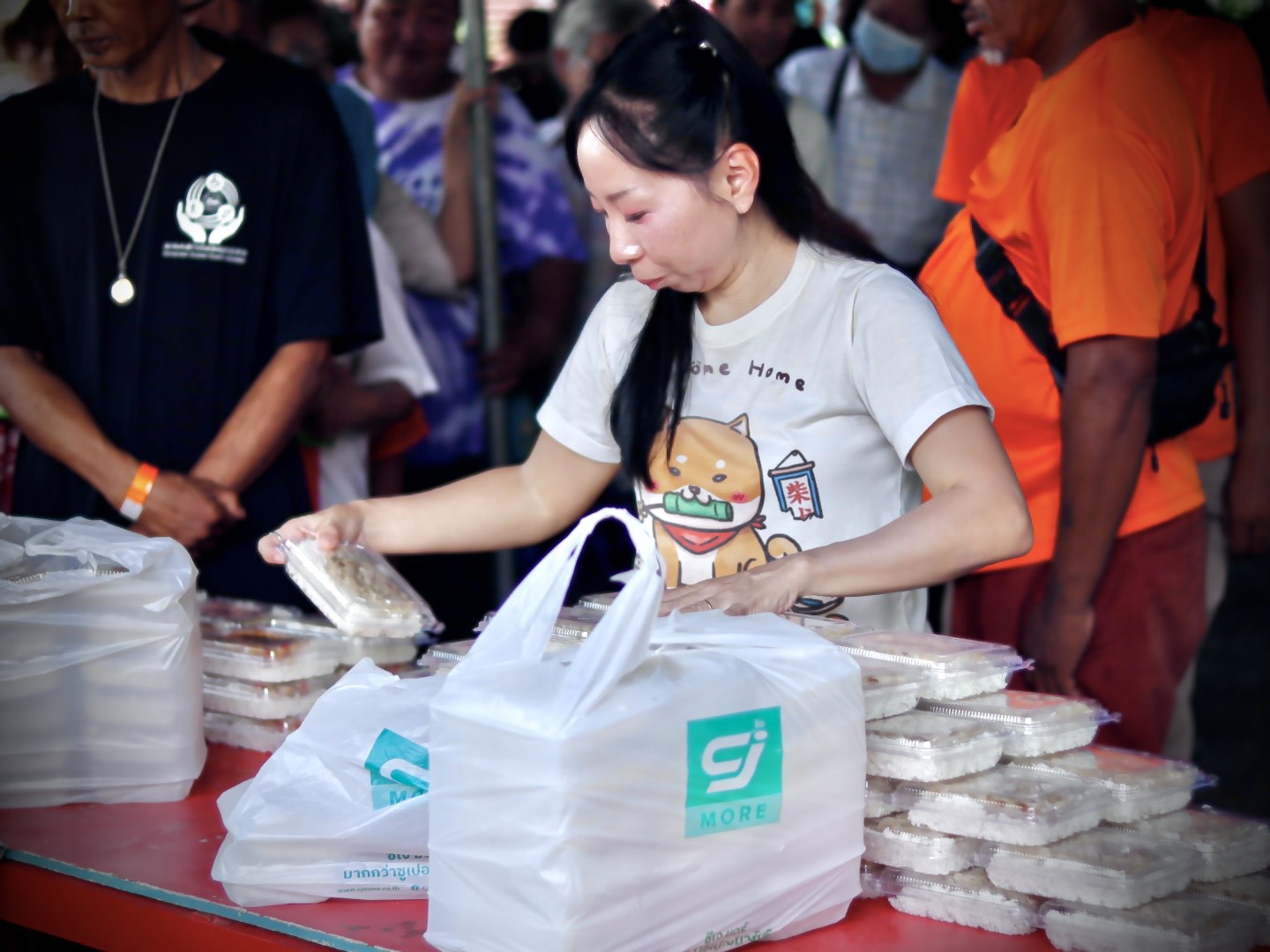 รถรับจ้างสมุทรปราการ   GT Transport มาร่วมแจกทาน งานเทกระจาด ศาลเจ้าพ่อบางพลี