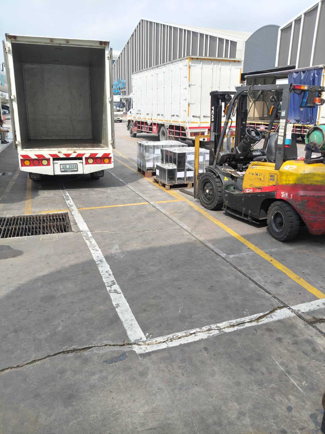 # เรียกรถขนของง่าย จบในที่เดียว — ขนส่งสินค้าโรงงานกับ GT Transport  ขนส่งสินค้าโรงงาน ต้องใส่ใจมากกว่าแค่รับของขึ้นรถครับ โดยเฉพาะสินค้าที่จัดวางบนพา
