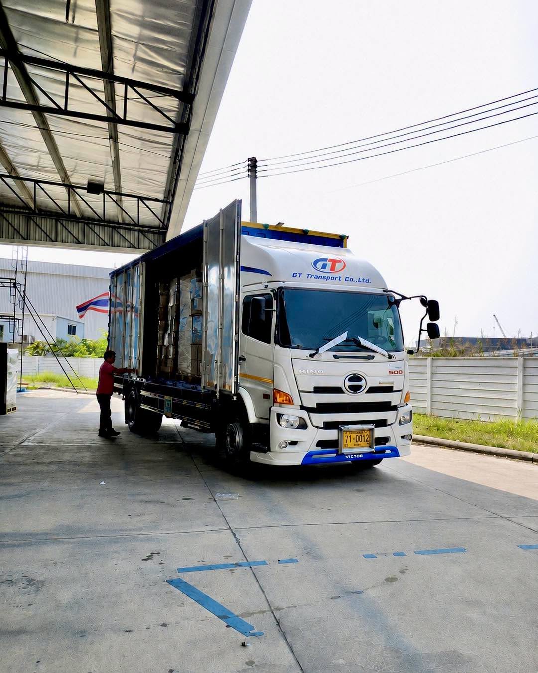  ทุกเที่ยวขนส่งของ GT Transport เราให้ความสำคัญกับการตรวจสอบความเรียบร้อยของสินค้าและการจัดวางภายในรถก่อนออกเดินทาง